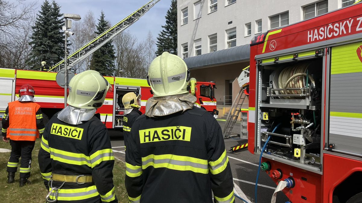 V areálu jablonecké nemocnice vypukl požár
